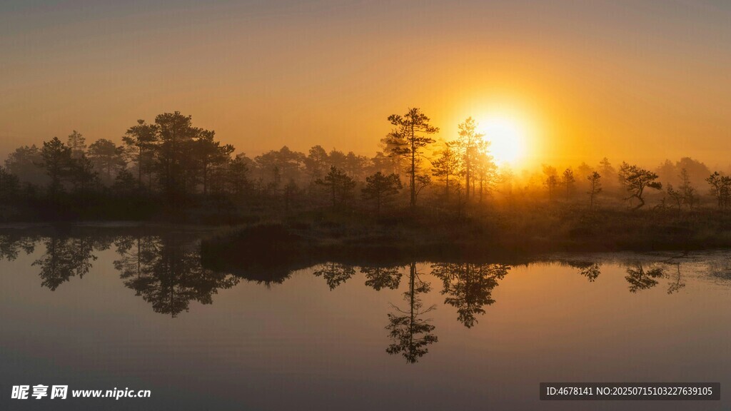 湖畔日出美景