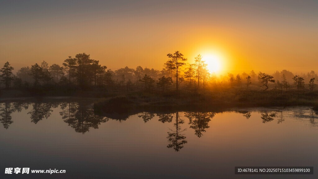 湖畔日出美景