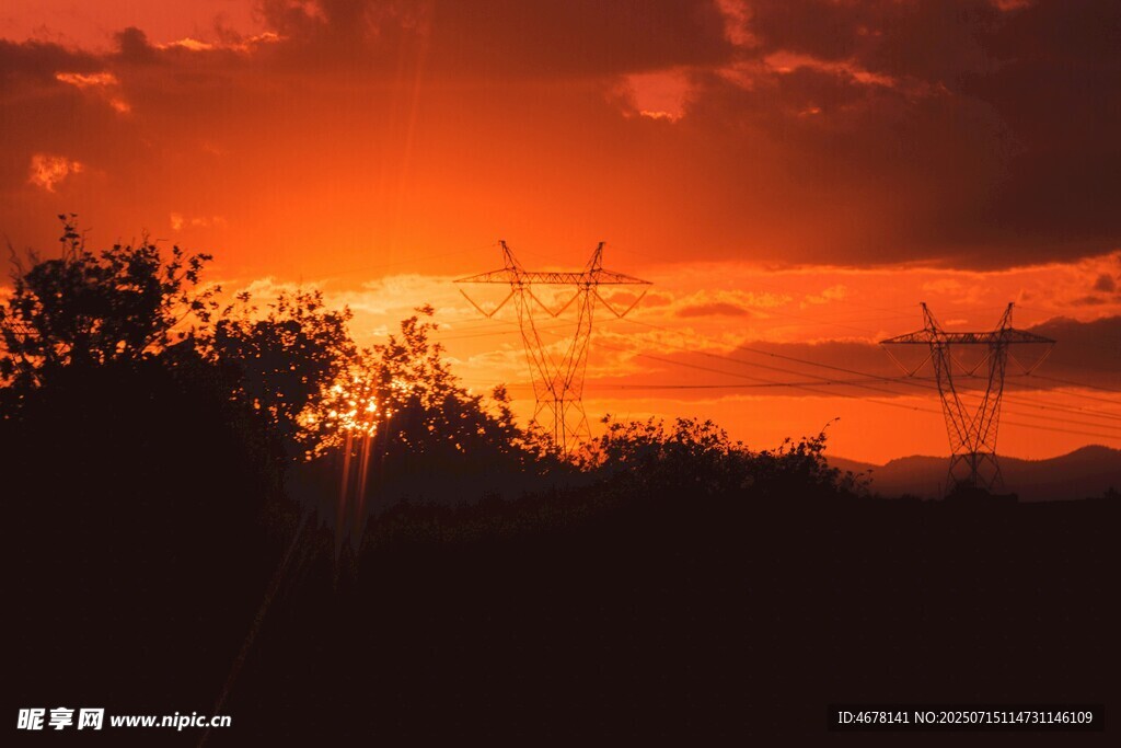 夕阳下的自然剪影美景