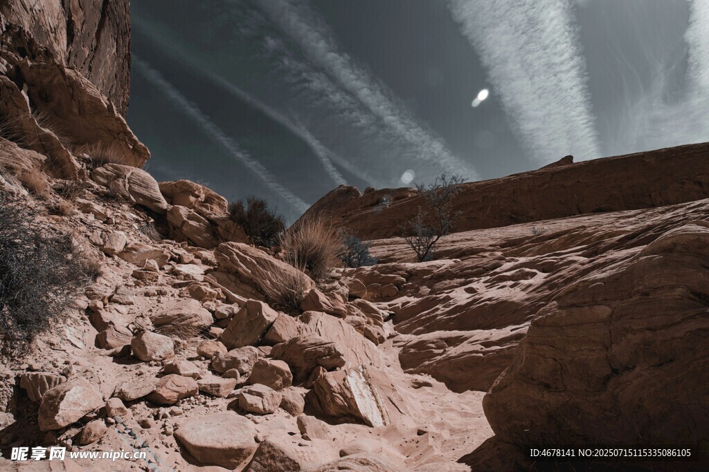 星空下的岩石地貌景观