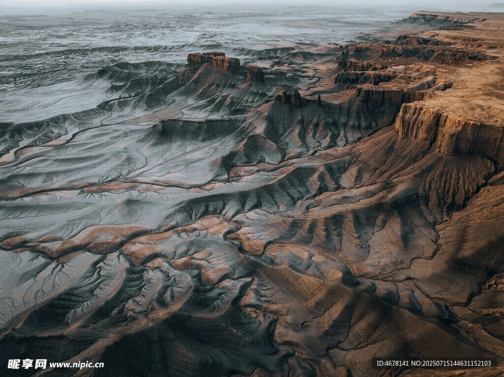 壮丽峡谷地貌景观