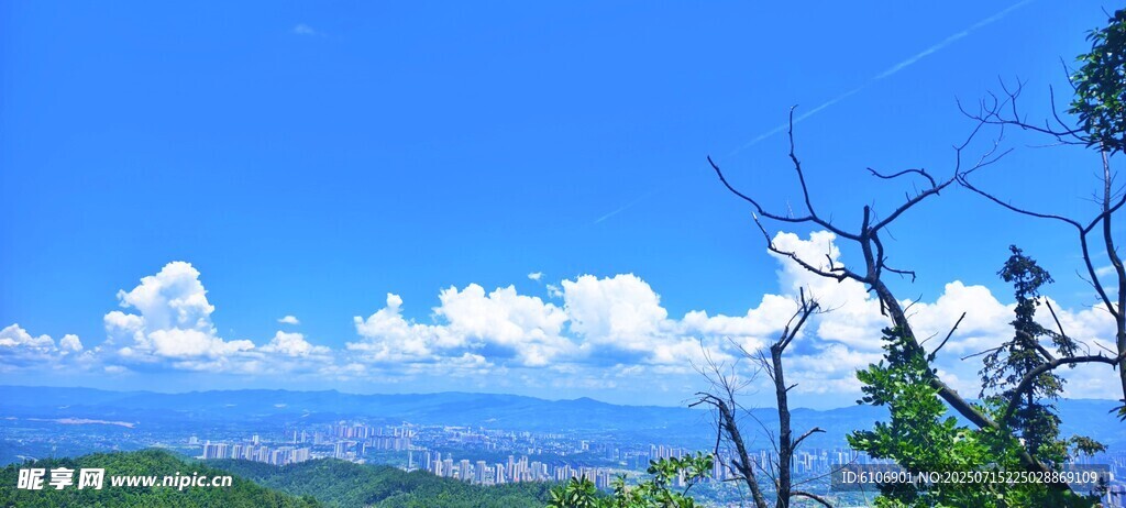 一排云朵