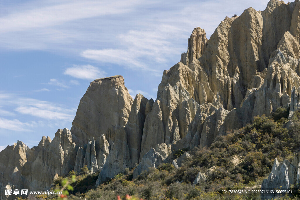 壮观嶙峋的奇特山峰