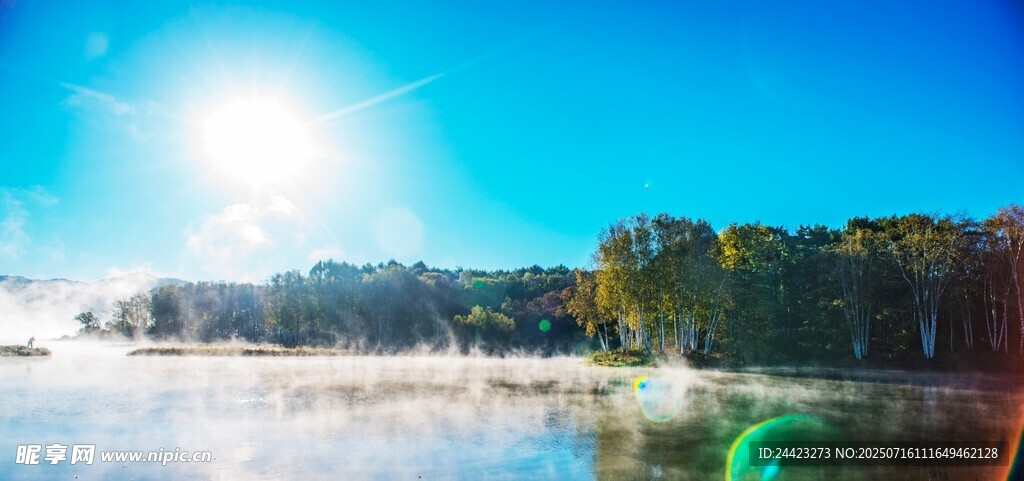 湖畔晨光美景