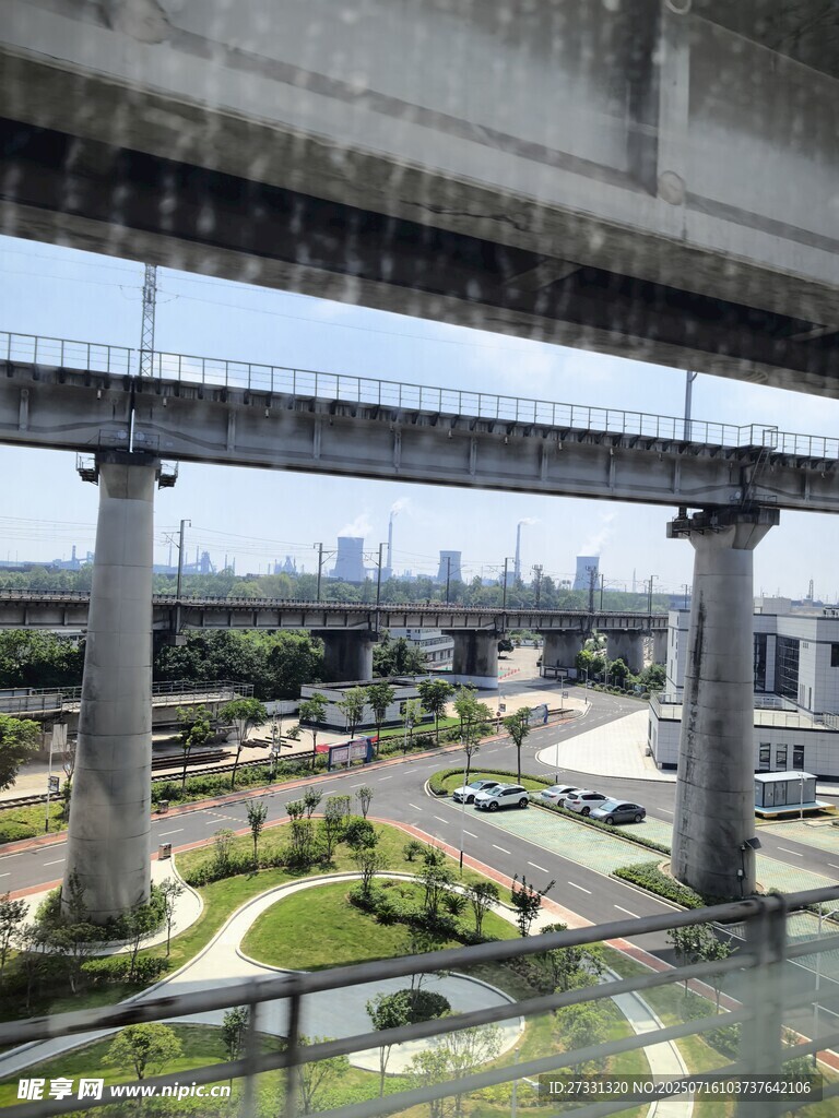 城市高架桥俯瞰景观