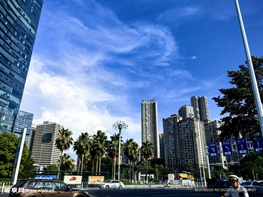 都市蓝天高楼景观