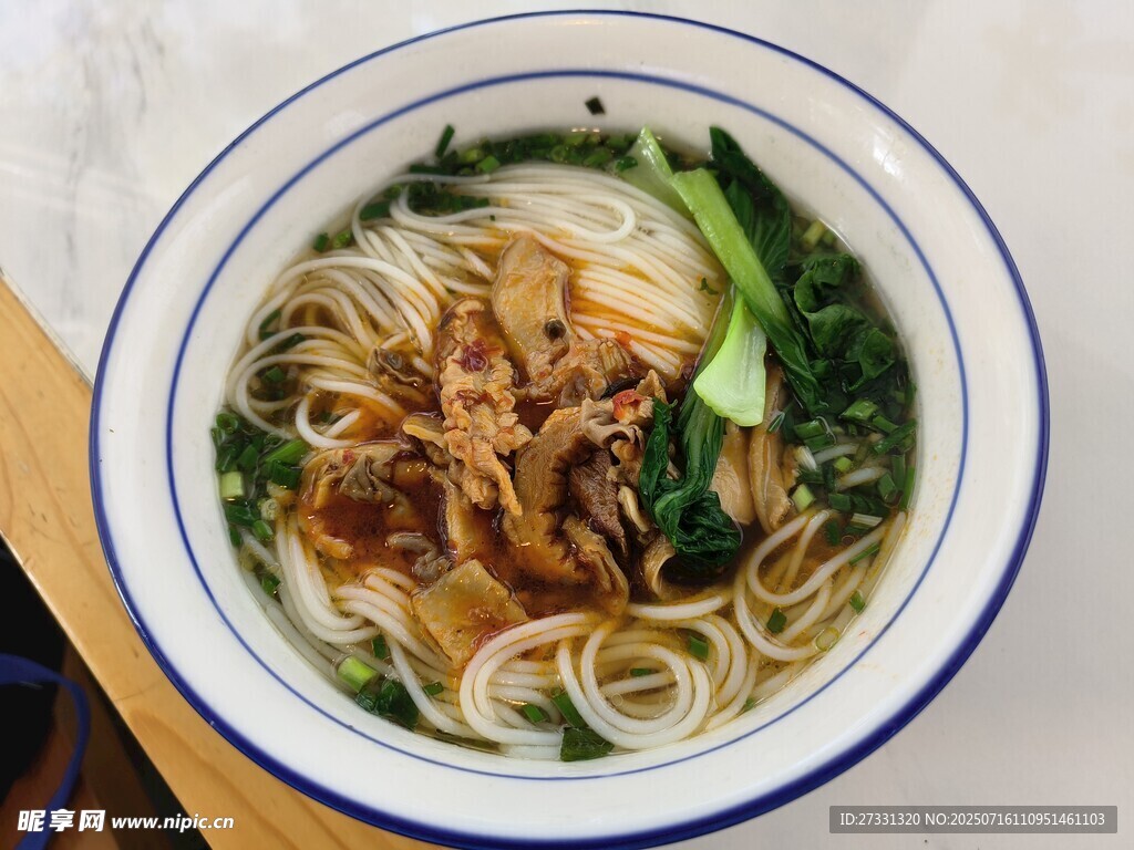 美味家常肉丝汤面
