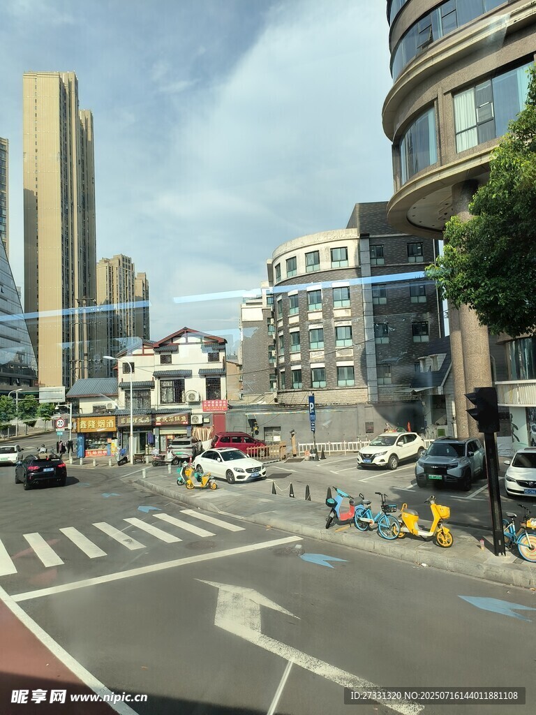 城市街道交通场景
