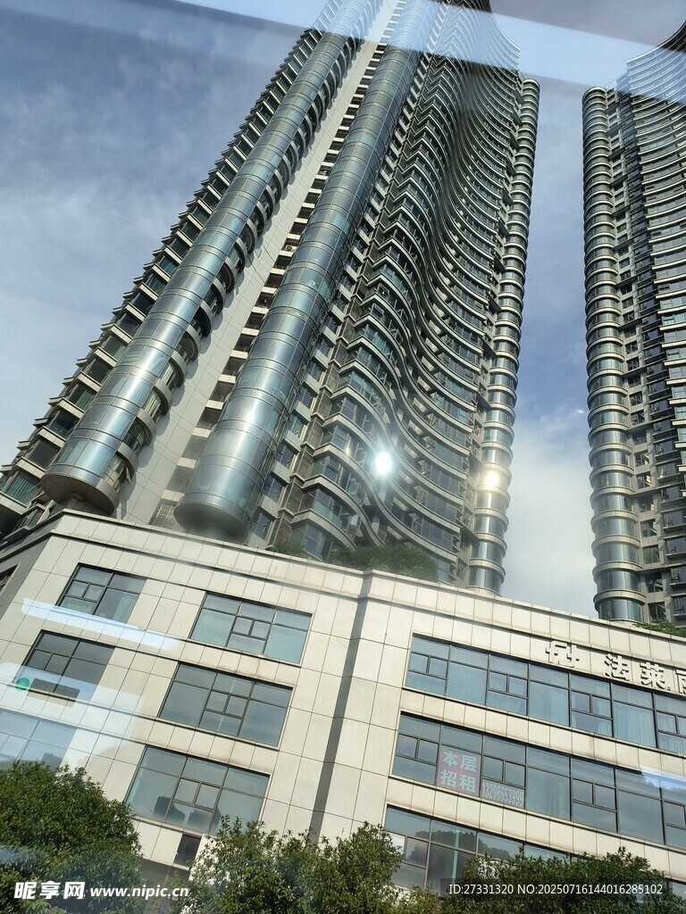现代双子高楼建筑景观