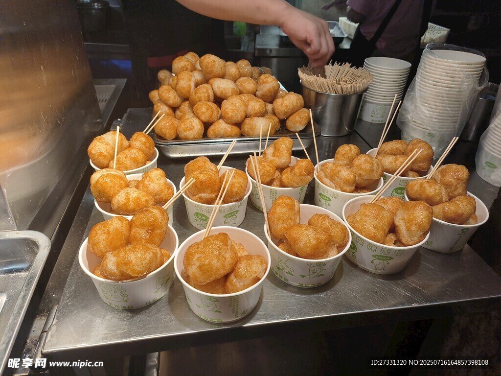 美味街头小吃炸物展示