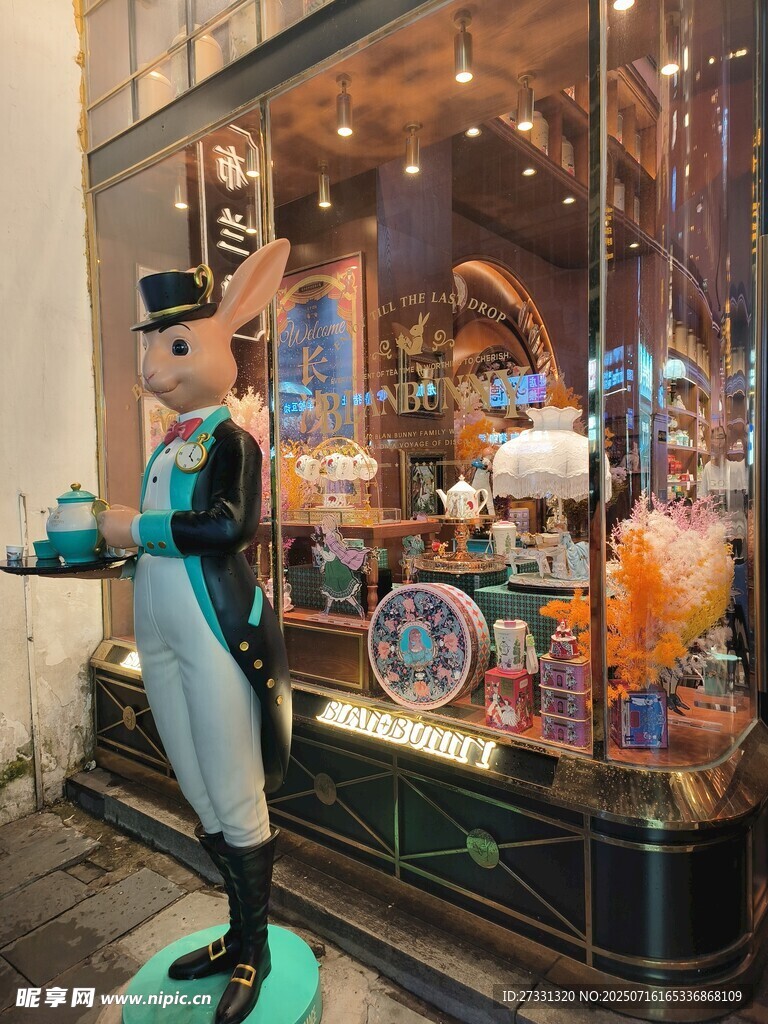 复古橱窗展示精美小物