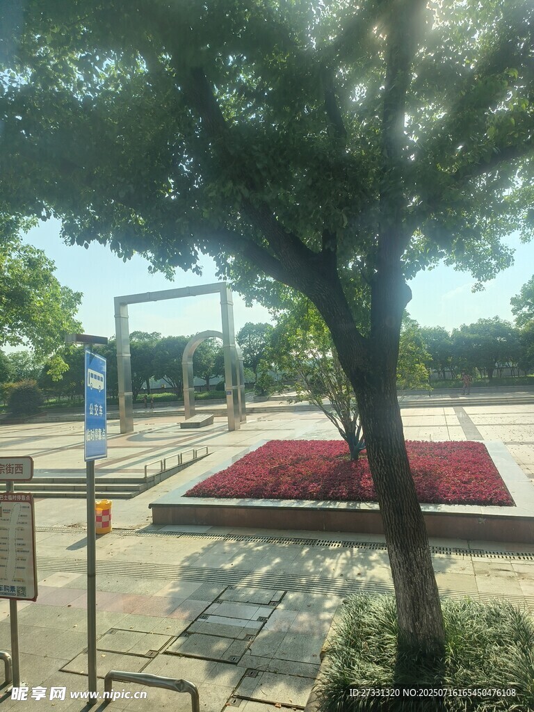 户外休闲场地与健身设施