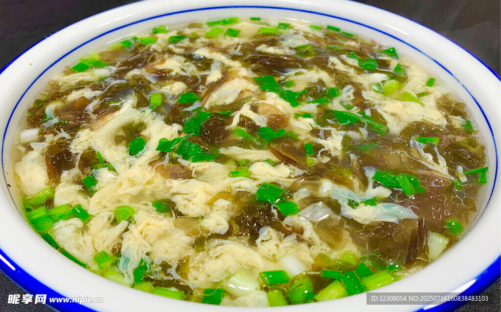 酸汤肥牛美食图