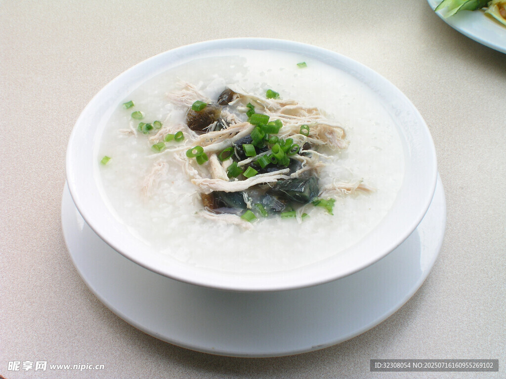 营养美味的皮蛋瘦肉粥