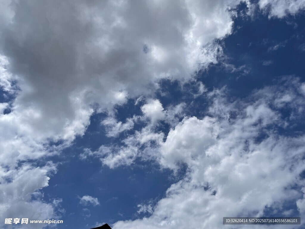 蓝天白云美景