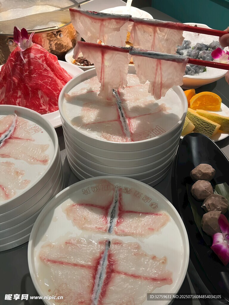 新鲜生鱼片展示