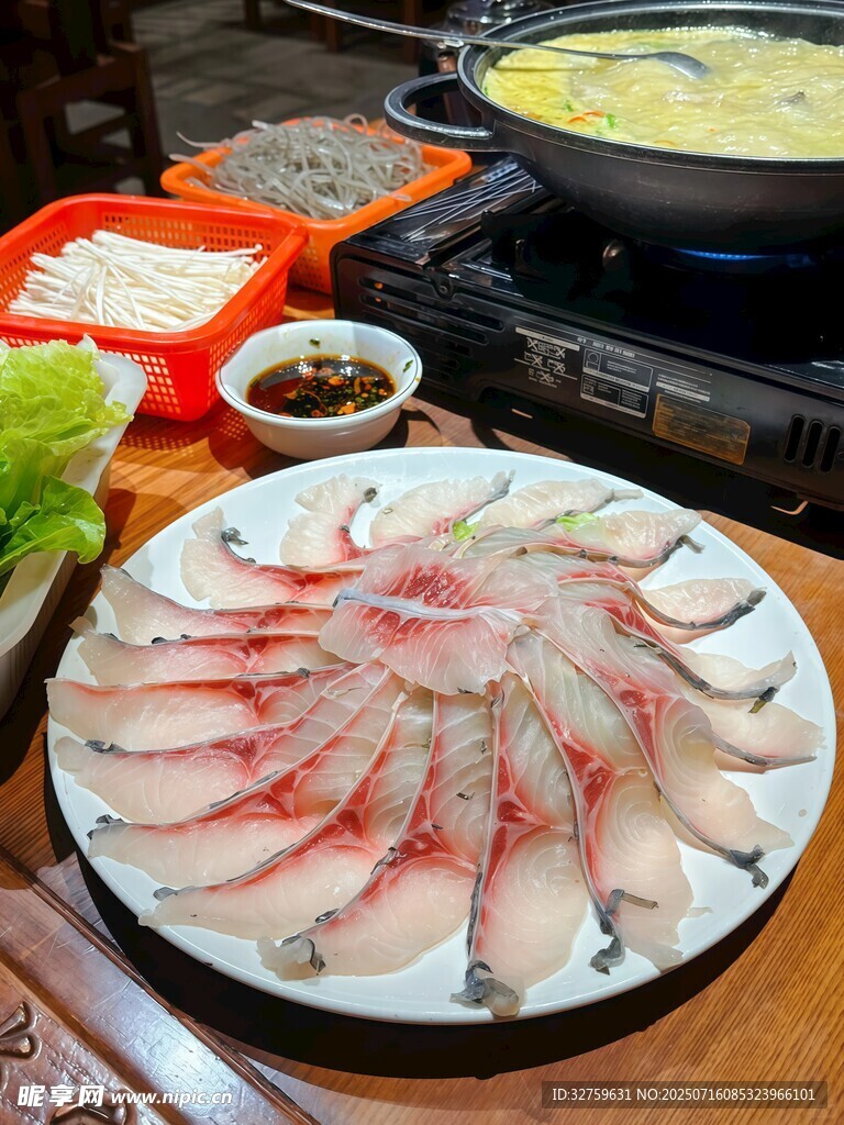 鲜鱼片摆盘鱼片