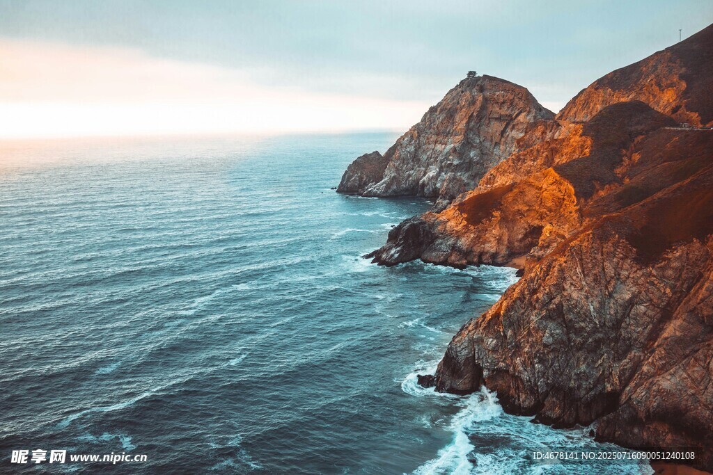 海边壮丽岩石景观