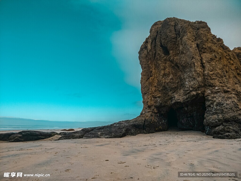 海边巨石景观