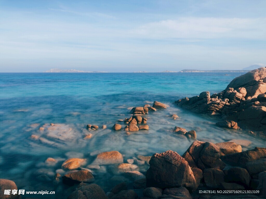 海边礁石景观