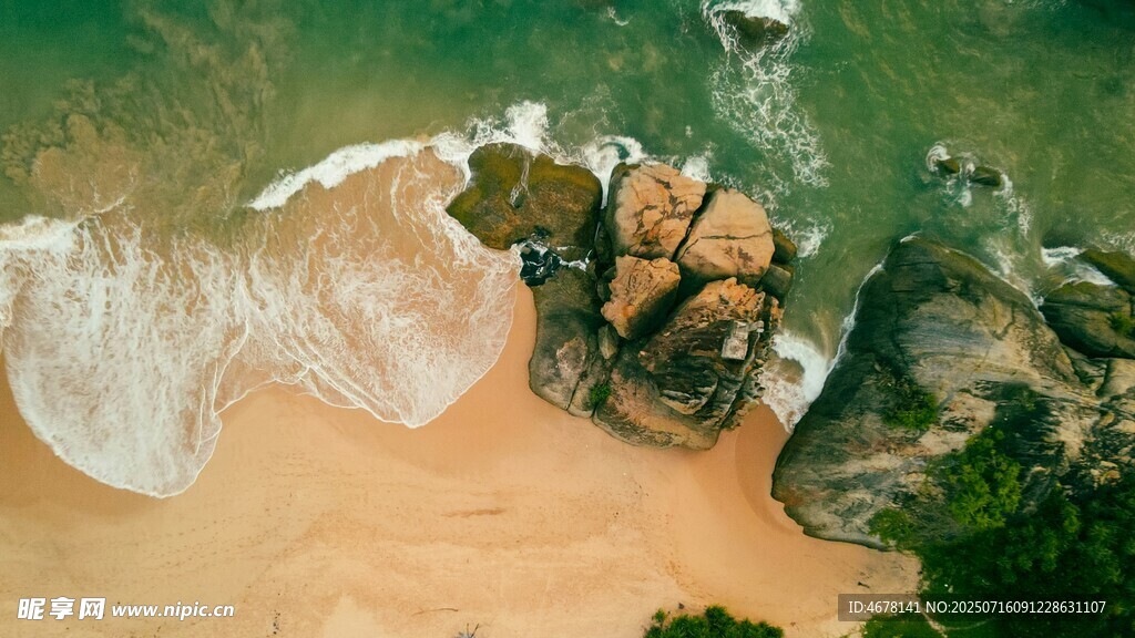海边沙滩礁石景观