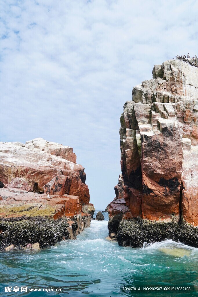 海边壮观双岩对峙美景