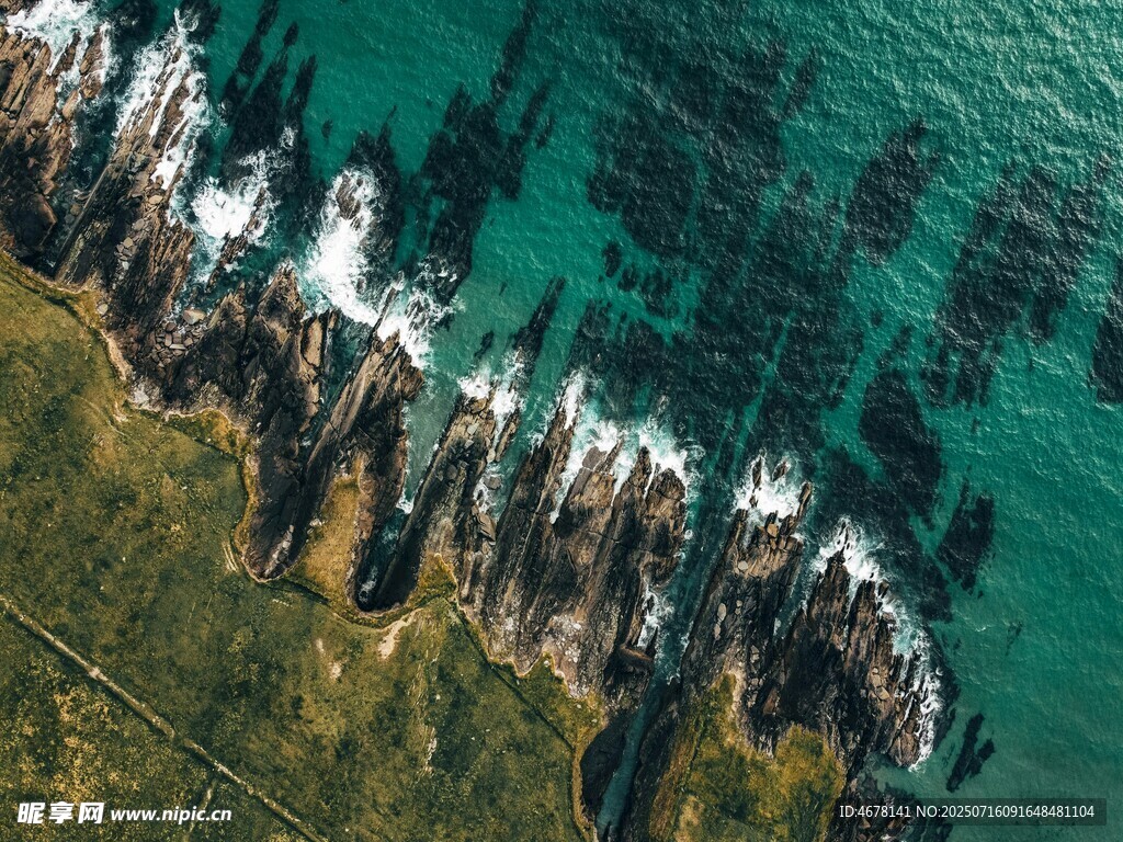 俯瞰海岸壮丽海景