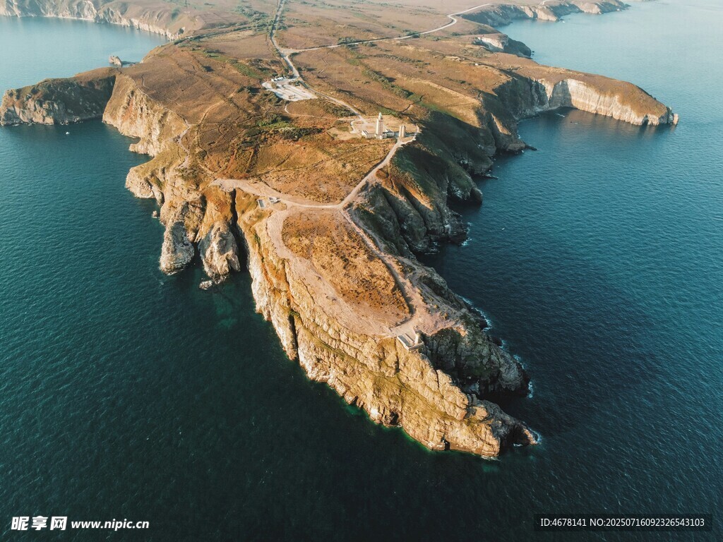 海上孤岩景观