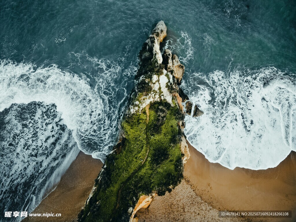 海岸礁石与海浪壮丽景观