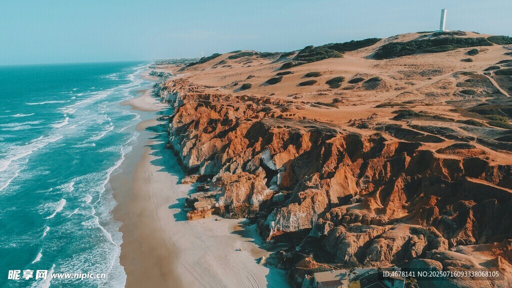 海岸边的壮丽红崖景观