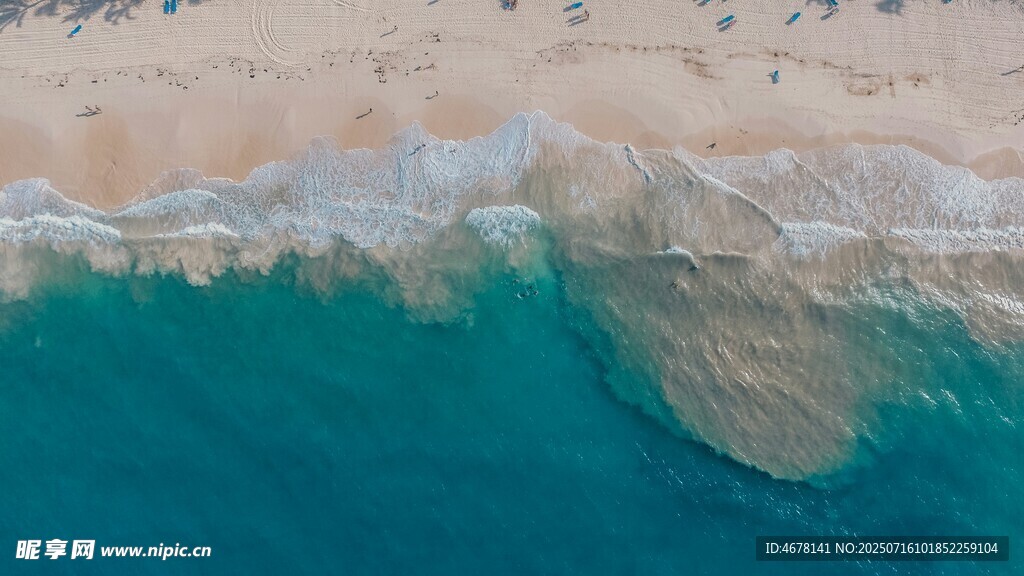 俯瞰碧海与沙滩美景