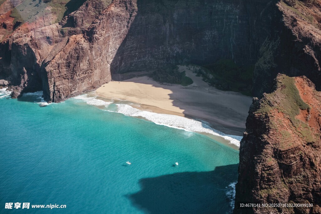 绝美海岸风光碧海与峭壁