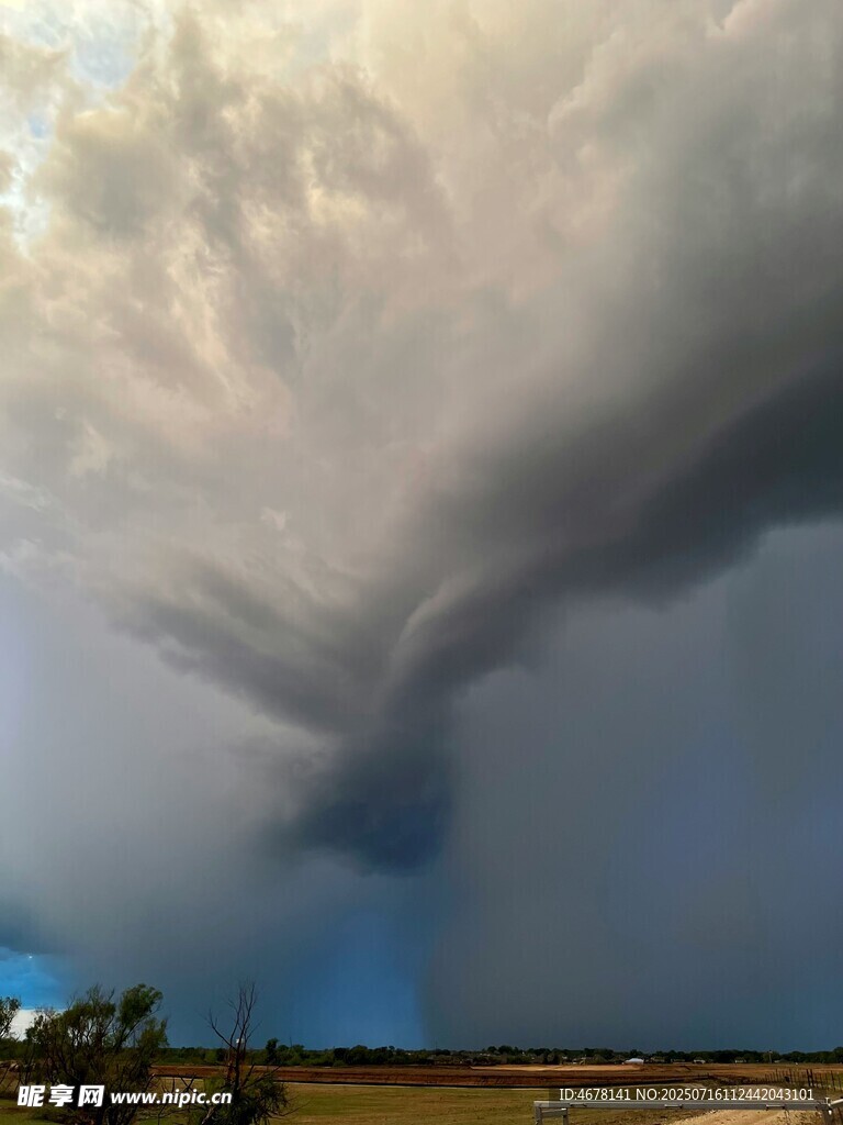 壮观龙卷风景象