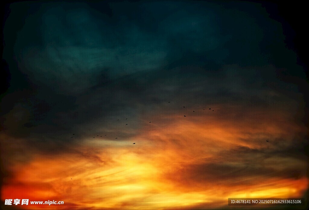 绚丽多彩的天空晚霞景观