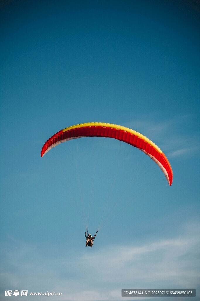 空中滑翔伞飞行