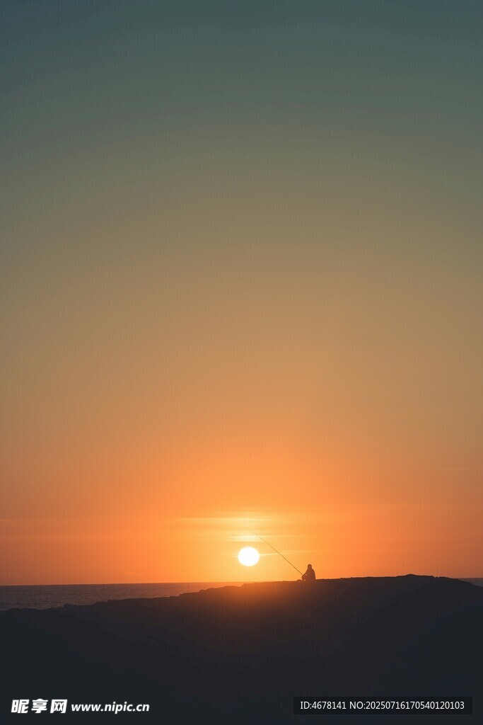 夕阳西下的美丽天际