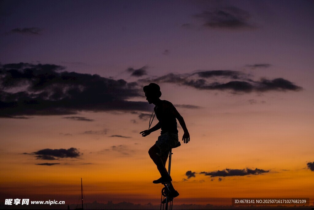 夕阳下独舞的少年