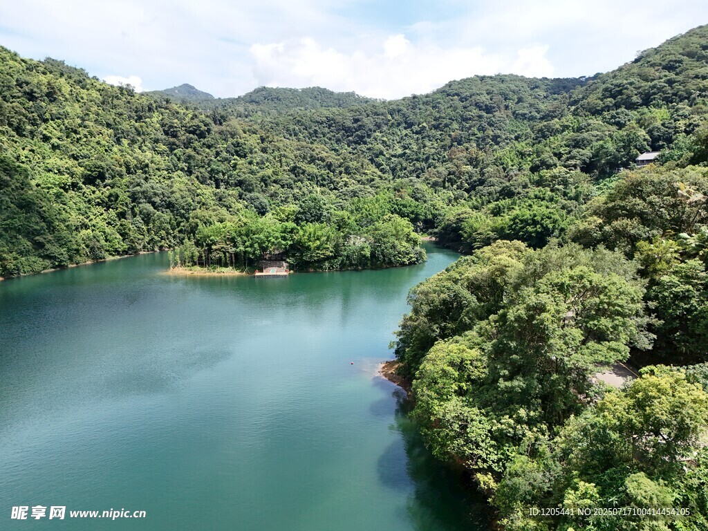航拍肇庆鼎湖山风光湖光山色