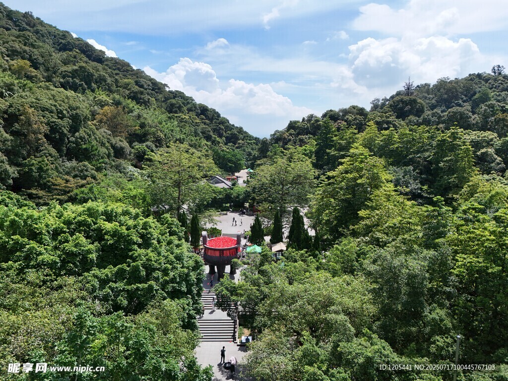 航拍肇庆鼎湖山大鼎风光