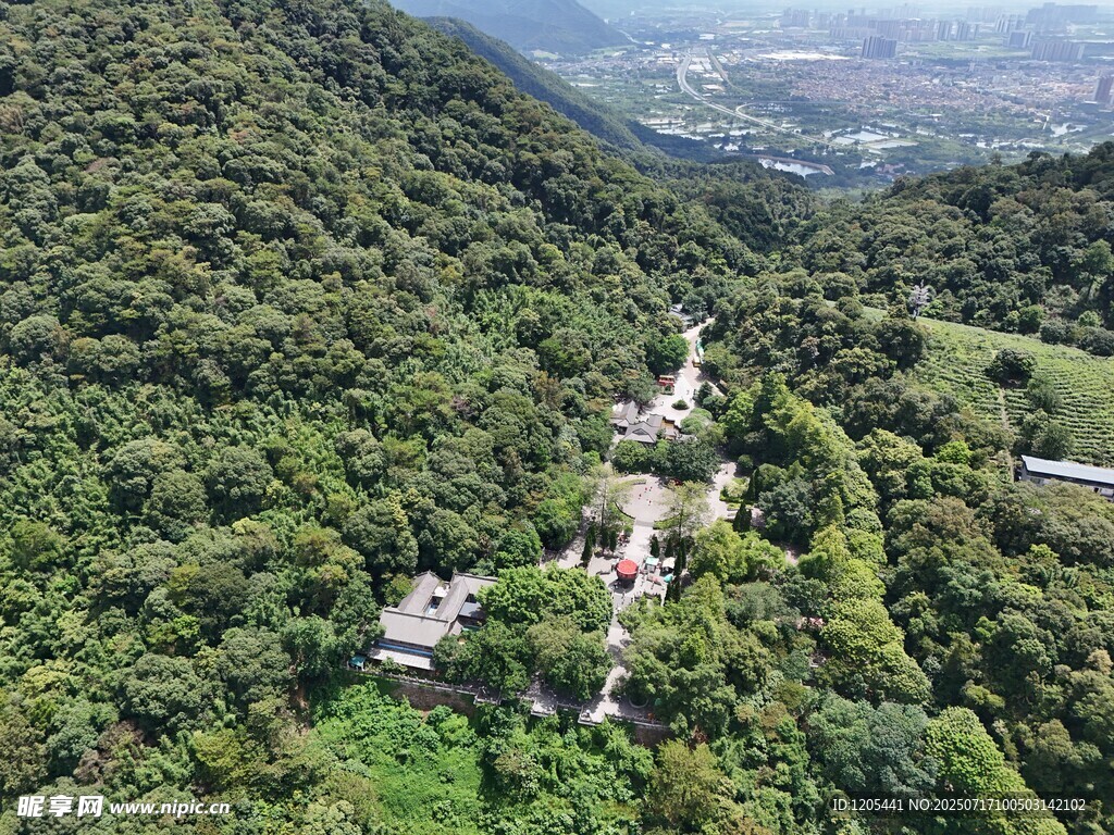 航拍肇庆鼎湖山大鼎风光