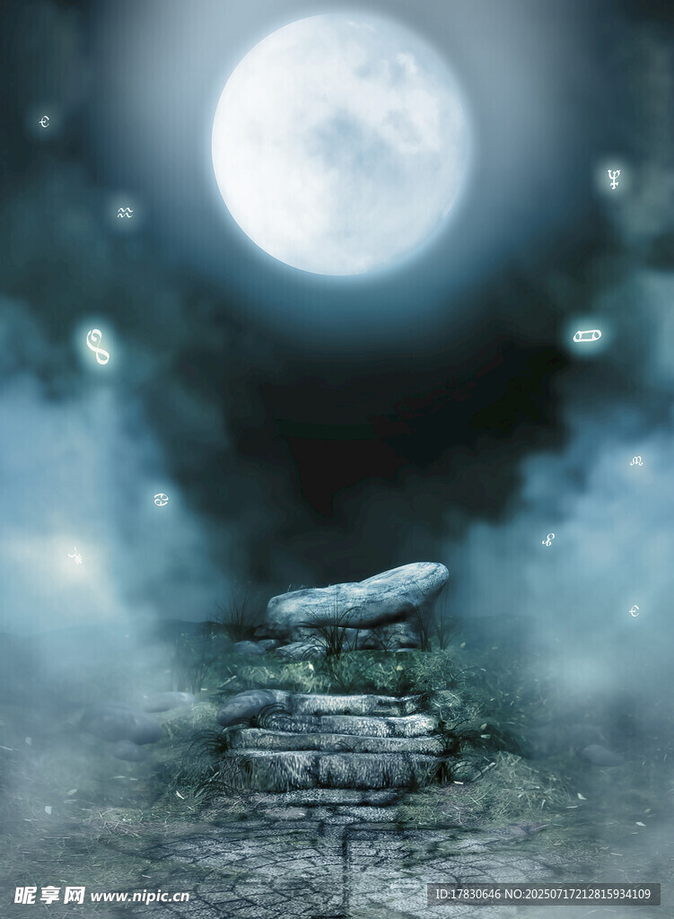 月夜下的神秘古老石堆