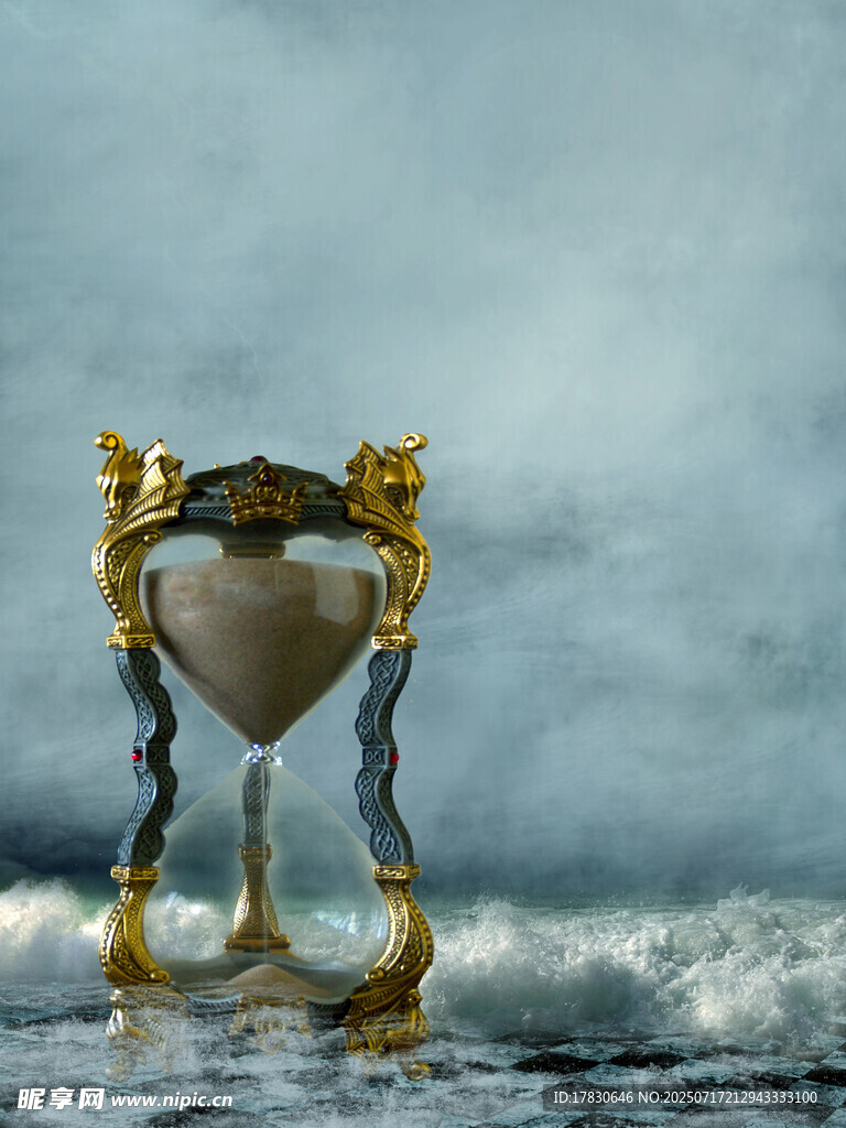 海浪中的金色沙漏