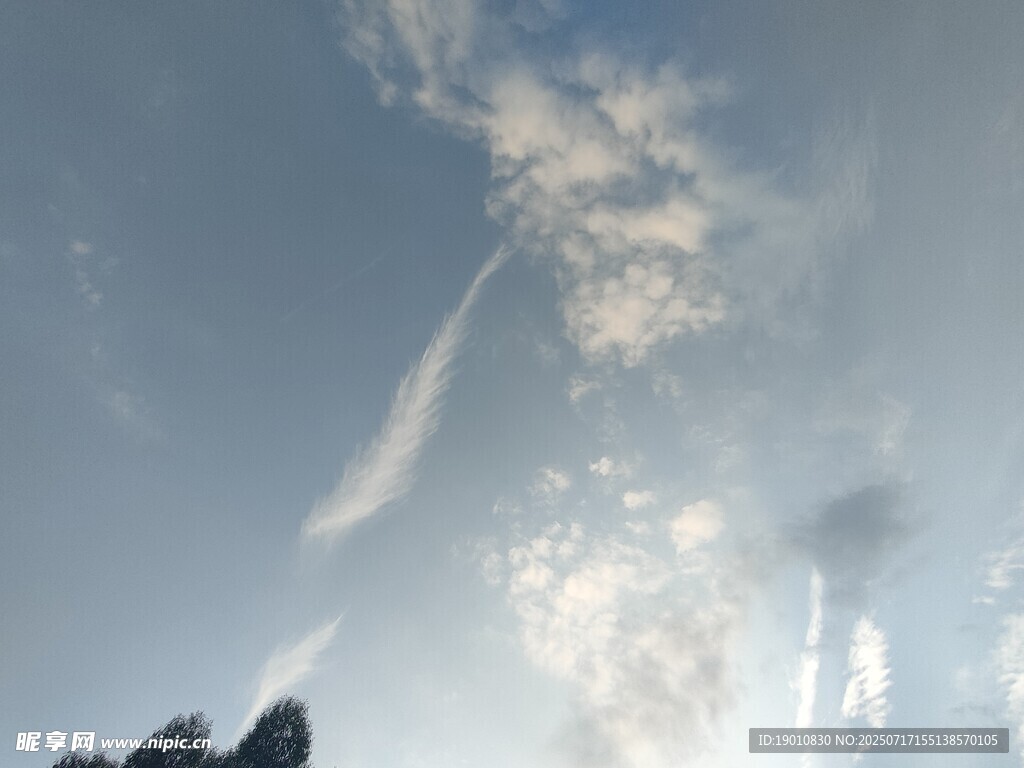 天空中的梦幻云彩