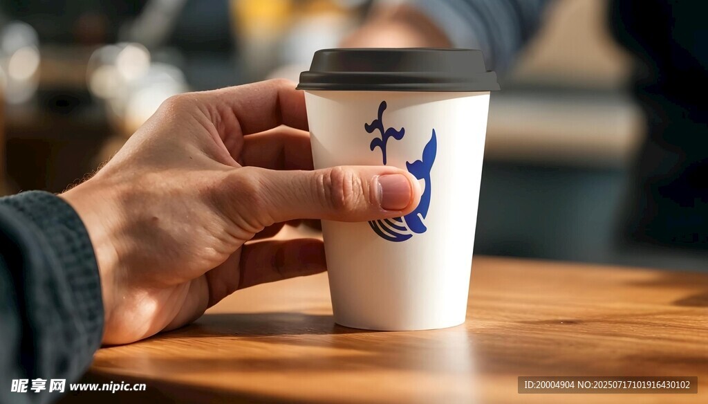 手持咖啡杯样机