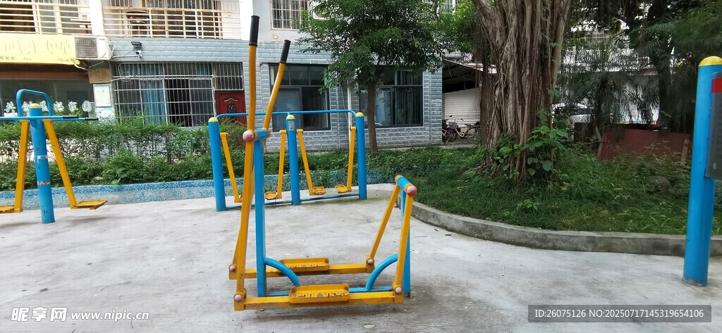 小区户外健身器材场景