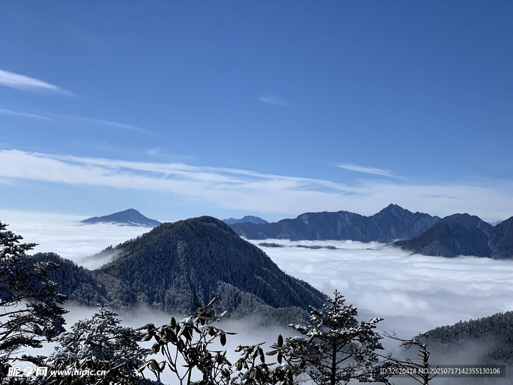 高山云海壮丽景观