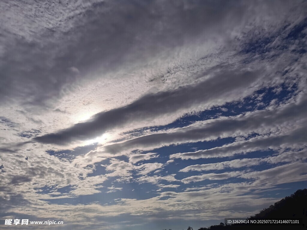 天空中绚丽的云层景观