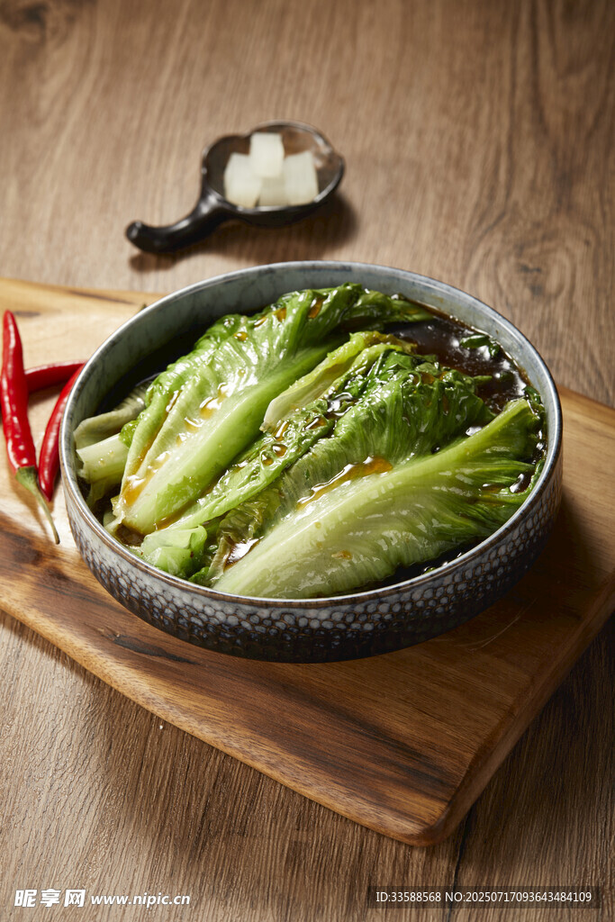 白灼生菜 竖版侧面照