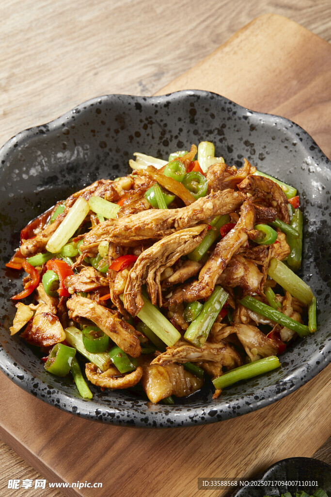芹菜炒鸡肉 特写竖版
