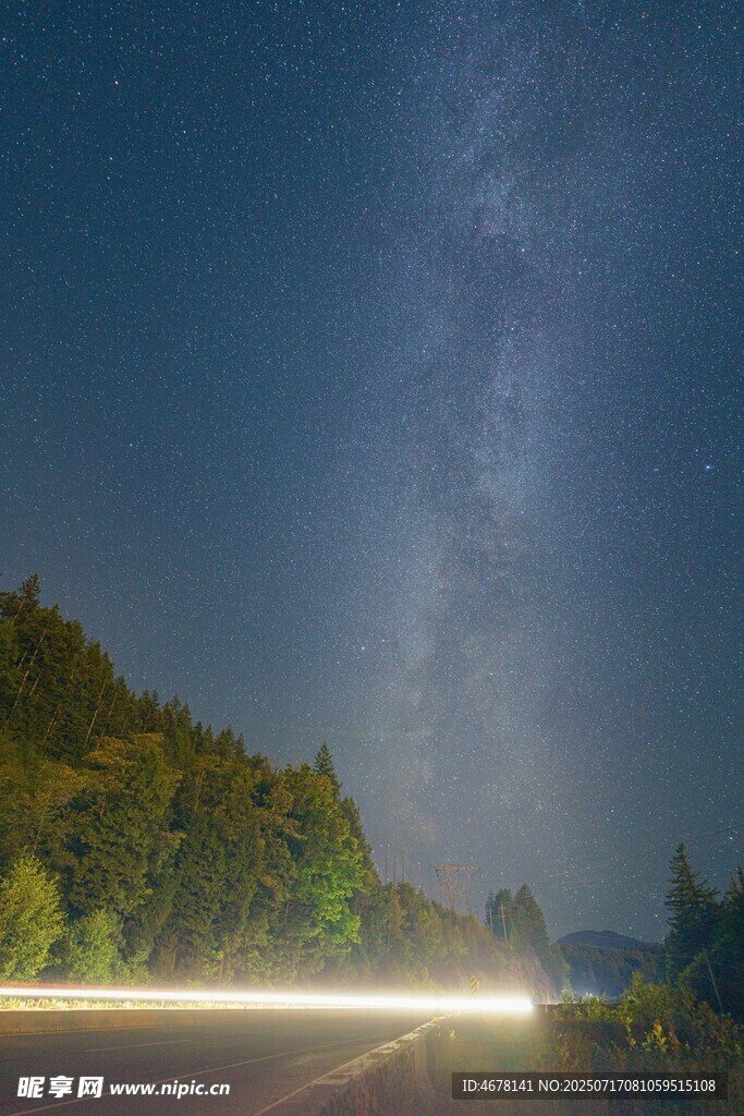 公路夜景星空梦幻景象